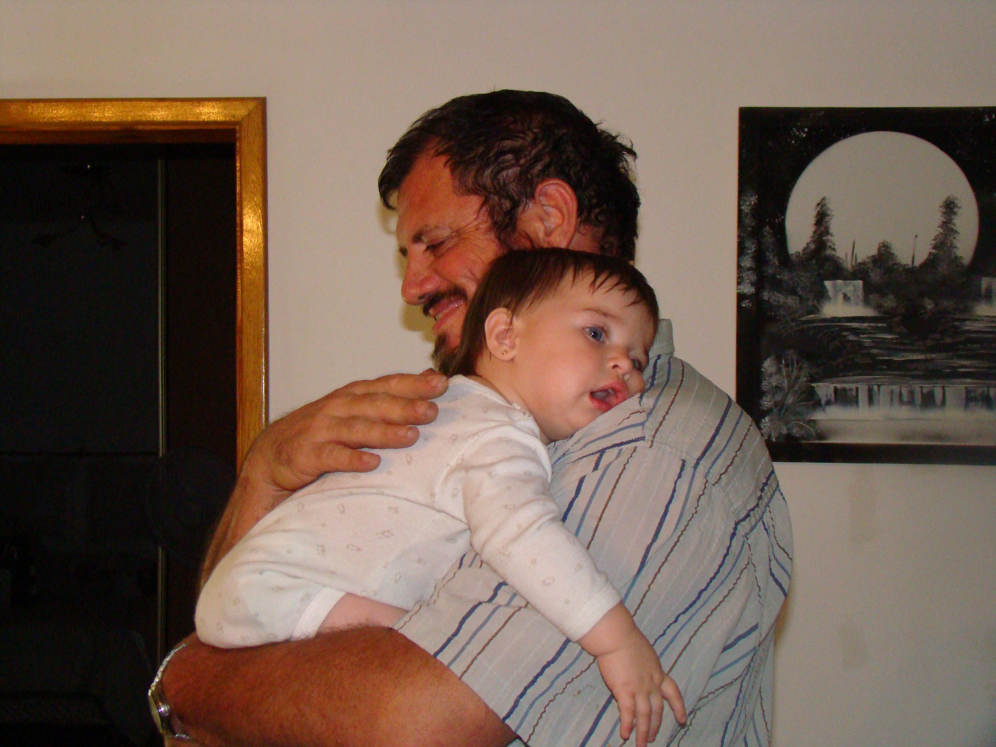 130 Arrorró con el tio.JPG